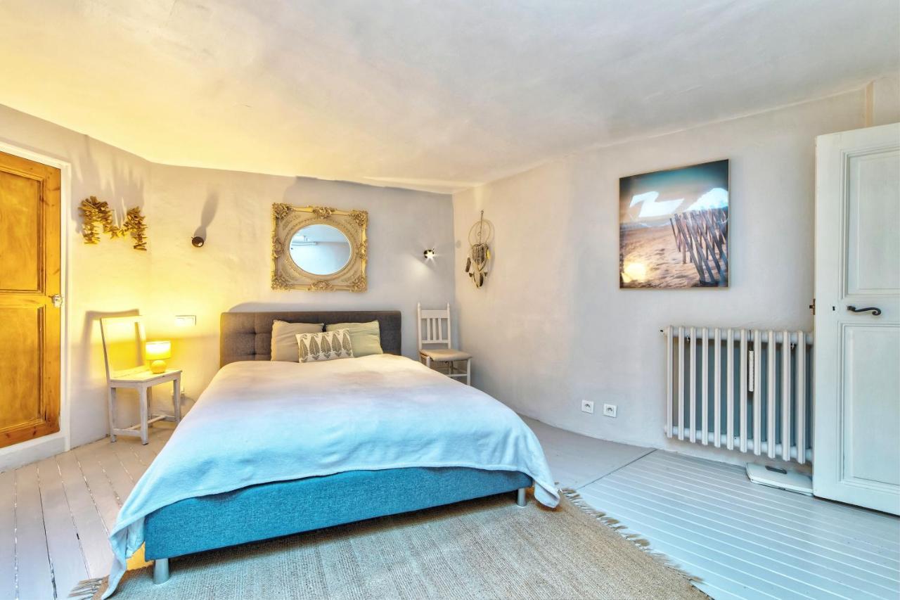 Townhouse Mougins In The Old Village, Fantastic View, Sea And Mountains Bagian luar foto