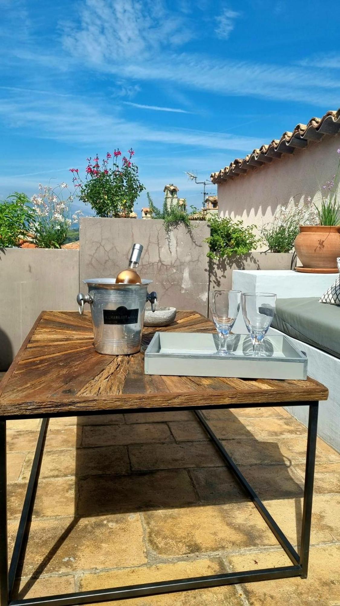Townhouse Mougins In The Old Village, Fantastic View, Sea And Mountains Bagian luar foto